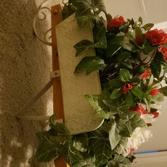 A cute flower arrangement - Picture 1 of 3